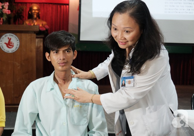 Bác sĩ Việt cứu chàng trai Campuchia 2 năm trời không nói, không thở được bằng mũi - Ảnh 4.