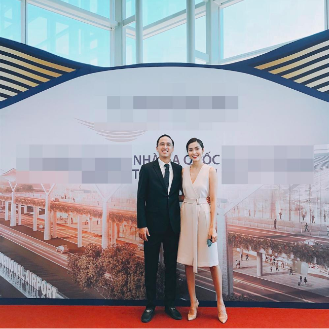 Tăng Thanh Hà và Louis Nguyễn khoác eo nhau tình tứ như vợ chồng son trong sự kiện khánh thành sân bay Cam Ranh - Ảnh 1.