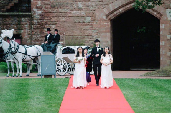 Đám cưới cổ tích tại lâu đài nước Anh của cặp mỹ nam hot nhất nhì châu Á - Ảnh 7.