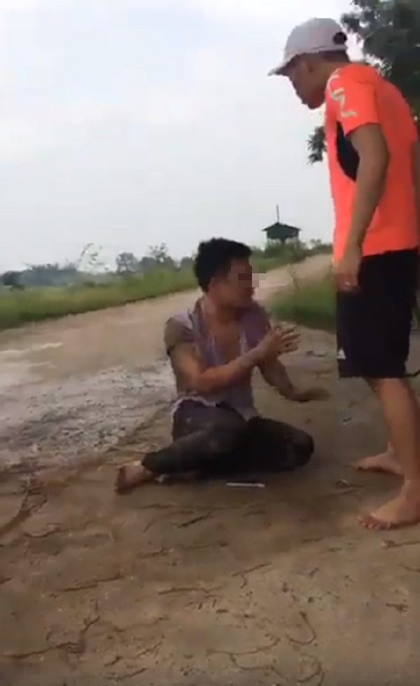 Hà Nội: Nhắn tin gạ gẫm rủ bà bầu đi nhà nghỉ, nam thanh niên bị người chồng đánh chảy máu mũi - Ảnh 3. Hà Nội: Nhắn tin gạ gẫm rủ bà bầu đi nhà nghỉ, nam thanh niên bị người chồng đánh chảy máu mũi - Ảnh 3.