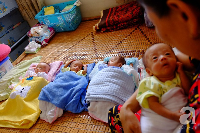 Mẹ bất chấp lời khuyên của bác sĩ giữ lại tứ thai: “Em không còn đủ sữa nuôi con rồi anh ơi” - Ảnh 11.