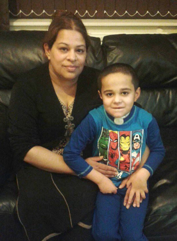 Mẹ quay lưng lấy món cần mua, con uống chai nước này trong siêu thị và mãi mãi không thể nói được nữa - Ảnh 5.