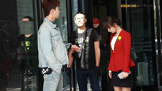 Đóng với mỹ nhân nào cũng có hành động này, Park Seo Joon đúng là ga lăng ăn vào máu rồi! - Ảnh 3. Đóng với mỹ nhân nào cũng có hành động này, Park Seo Joon đúng là ga lăng ăn vào máu rồi! - Ảnh 3.
