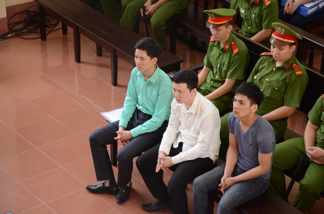 Nguyên giám đốc Bệnh viện Đa Khoa Hòa Bình Trương Quý Dương đã về Việt Nam - Ảnh 3. Nguyên giám đốc Bệnh viện Đa Khoa Hòa Bình Trương Quý Dương đã về Việt Nam - Ảnh 3.