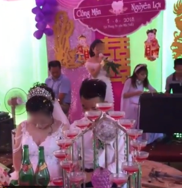 Clip: Cô gái Nghệ An bật khóc hát Kẻ phản bội trong đám cưới người yêu cũ - Ảnh 3.