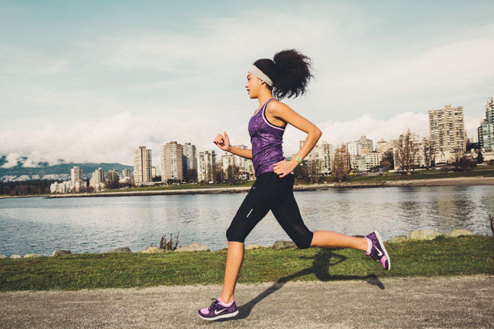 She is running. Эффект бега. Бегать Run. Виды бега и их влияние на здоровье человека фото. Инстаграм в виде бегущего человека.