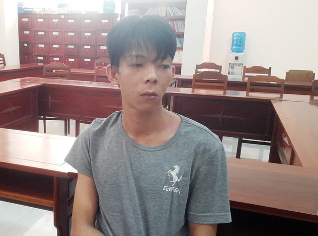 Nghi phạm giết mẹ, phóng hỏa đốt nhà có biểu hiện bất thường về tâm lý? - Ảnh 1.