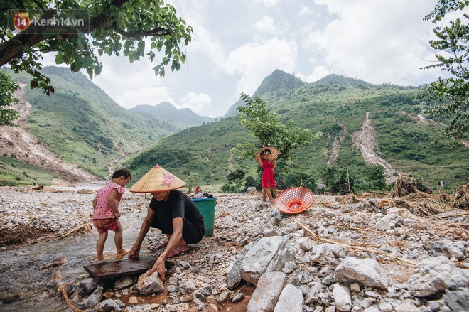 Xót xa cảnh người chồng mất cả vợ và con trong mưa lũ Hà Giang: Thằng Cồ về chỉ khóc thôi, không nói chuyện được - Ảnh 13.