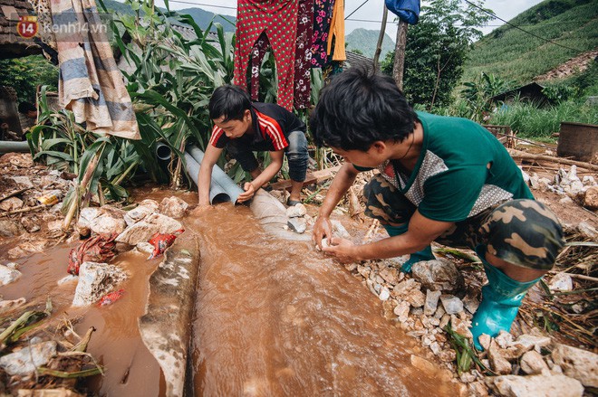 Xót xa cảnh người chồng mất cả vợ và con trong mưa lũ Hà Giang: Thằng Cồ về chỉ khóc thôi, không nói chuyện được - Ảnh 14.