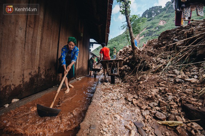 Xót xa cảnh người chồng mất cả vợ và con trong mưa lũ Hà Giang: Thằng Cồ về chỉ khóc thôi, không nói chuyện được - Ảnh 6.