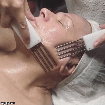 Phương pháp massage mặt bằng dòng điện này sẽ giúp làn da khỏe đẹp bất chấp tuổi tác - Ảnh 3.