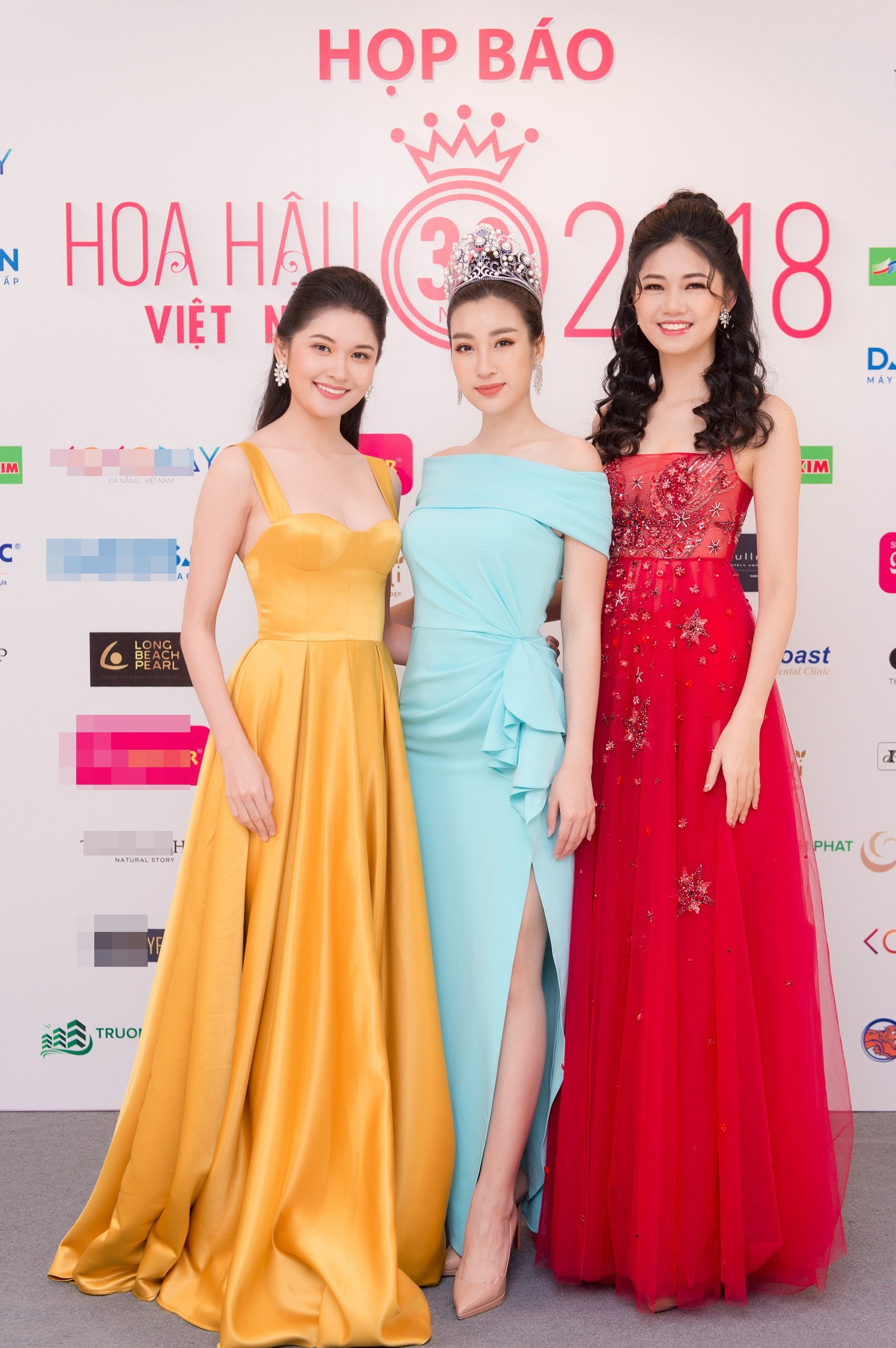 Hoa hậu Việt Nam 2018 mời bác sĩ nha khoa, nhân trắc học nhiều lần tránh để lọt thí sinh phẫu thuật thẩm mỹ - Ảnh 1.