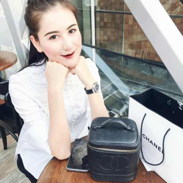 Giữa cuộc chiến bóc giá, Hà Lade mạnh mẽ lên tiếng: Khi nghĩ bản thân rẻ mạt, bạn sẽ thấy tất cả mọi thứ đều đắt đỏ - Ảnh 1. Giữa cuộc chiến bóc giá, Hà Lade mạnh mẽ lên tiếng: Khi nghĩ bản thân rẻ mạt, bạn sẽ thấy tất cả mọi thứ đều đắt đỏ - Ảnh 1.
