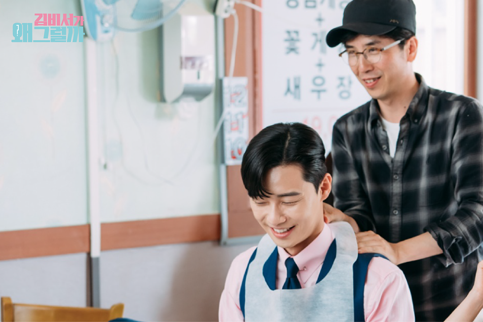 Hậu trường Thư Ký Kim: Quá bất ngờ với thứ đựng trong hộp quà Park Seo Joon mang ra đảo - Ảnh 19. Hậu trường Thư Ký Kim: Quá bất ngờ với thứ đựng trong hộp quà Park Seo Joon mang ra đảo - Ảnh 19.