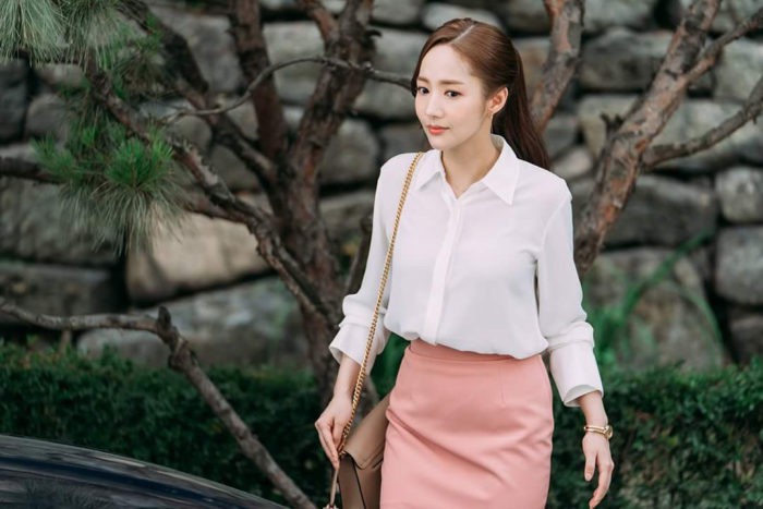 5 kiểu áo blouse được thư ký Kim lăng xê: thanh lịch, cuốn hút và các cô nàng công sở hoàn toàn có thể học theo - Ảnh 2.