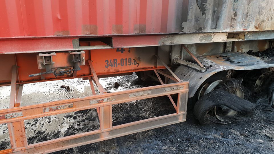 Hà Nội: Xe khách giường nằm gần 50 chỗ cháy rụi sau va chạm với container, bà bầu 6 tháng tử vong - Ảnh 5.