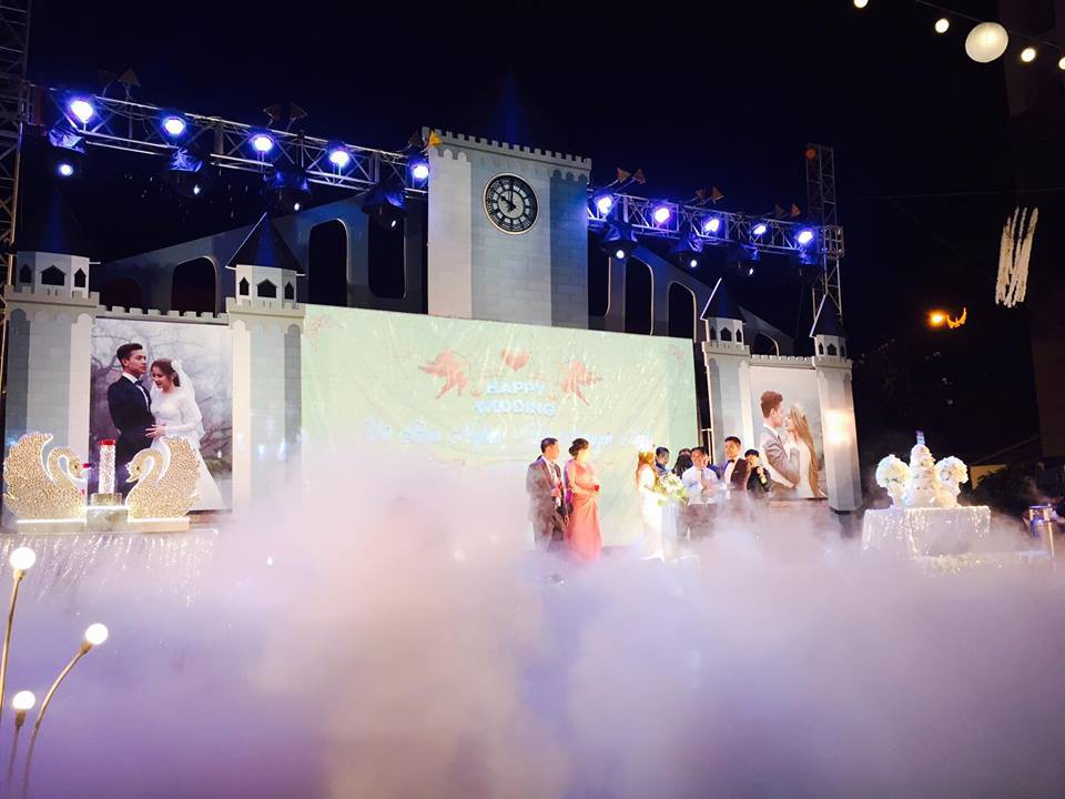 Lễ báo hỉ hoành tráng pool party ở Buôn Mê Thuột riêng tiền trang trí hết 200 triêu, 1.000 khách mời, sân khấu như lâu đài - Ảnh 6.