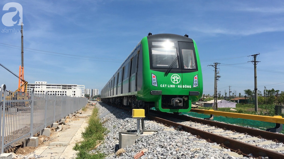 Tàu điện tuyến Cát Linh - Hà Đông chính thức đóng điện lưới Quốc Gia để chạy thử - Ảnh 10.