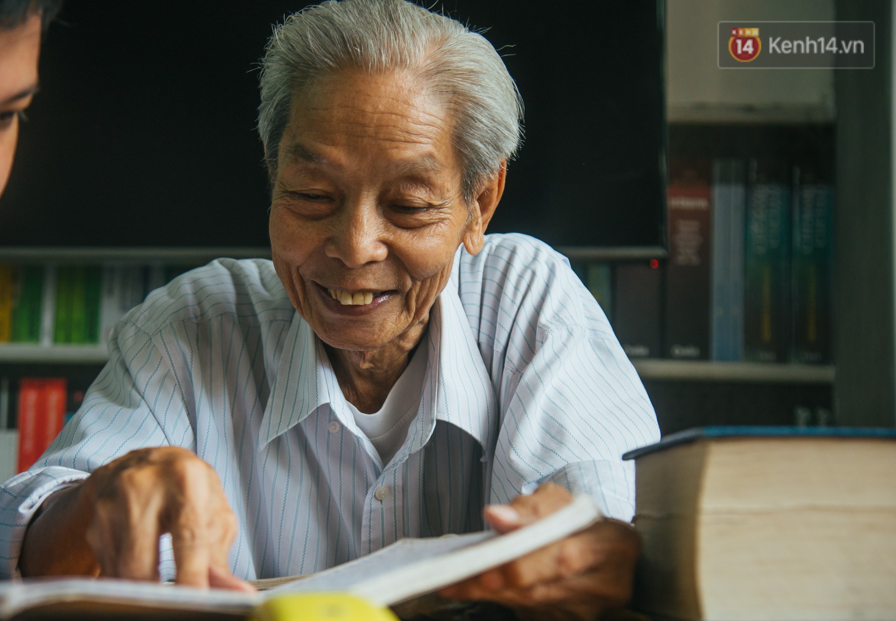 Chuyện ông cụ 77 tuổi ngồi ở thư viện Sài Gòn từ sáng đến tối mịt: Ăn cơm từ thiện, luyện học tiếng Anh - Ảnh 4.