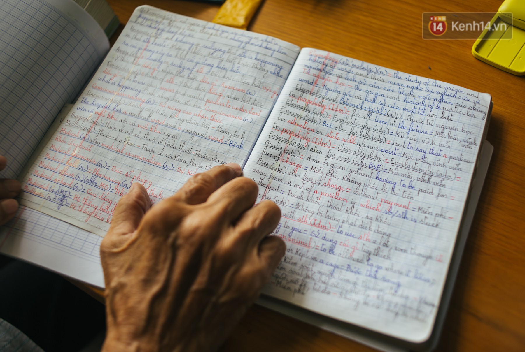 Chuyện ông cụ 77 tuổi ngồi ở thư viện Sài Gòn từ sáng đến tối mịt: Ăn cơm từ thiện, luyện học tiếng Anh - Ảnh 5.
