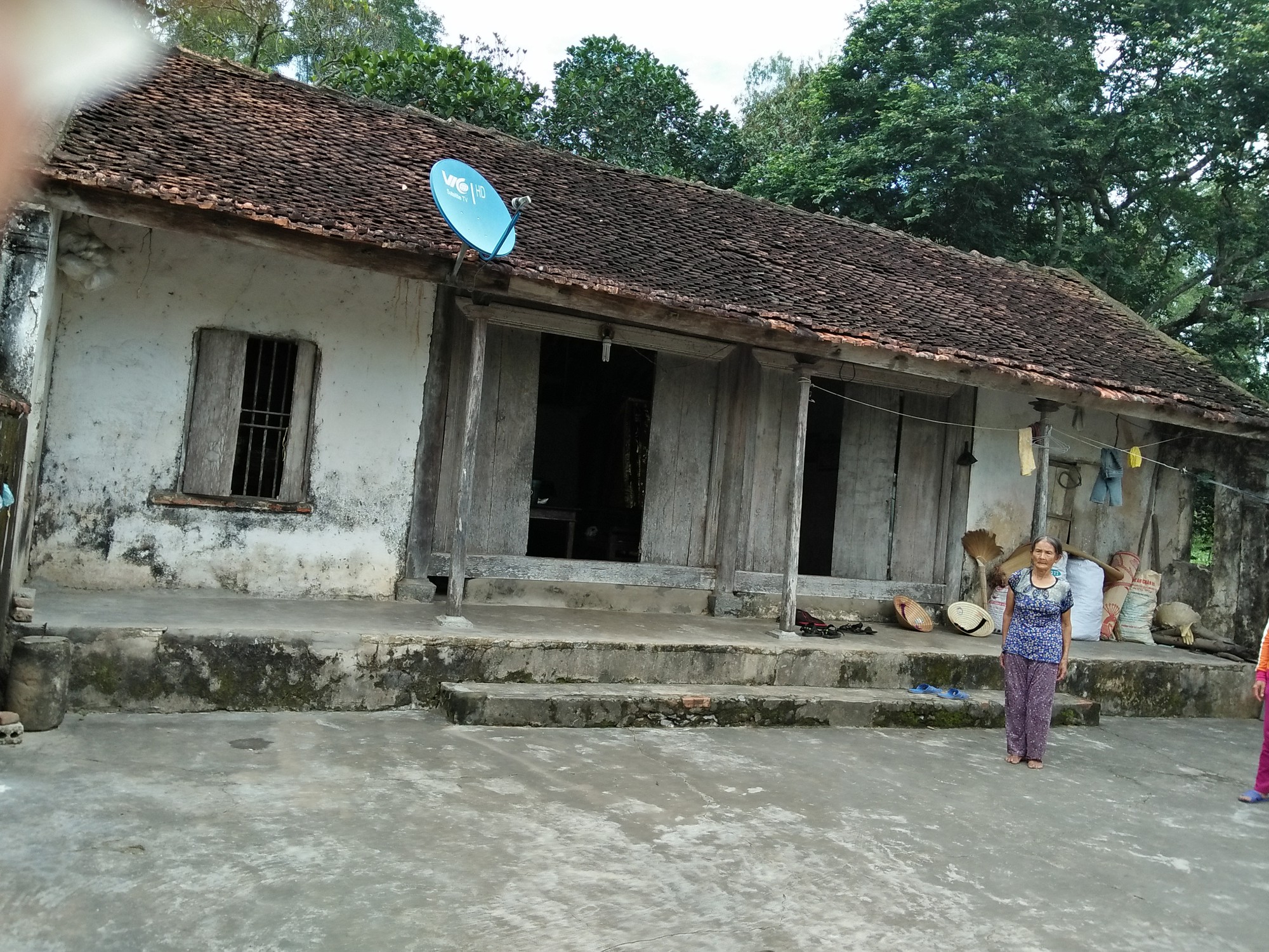 Cuộc sống sau ngày cha mẹ ly hôn của hai đứa trẻ bất hạnh, sống dựa vào bà nội già yếu - Ảnh 4. Cuộc sống sau ngày cha mẹ ly hôn của hai đứa trẻ bất hạnh, sống dựa vào bà nội già yếu - Ảnh 4.