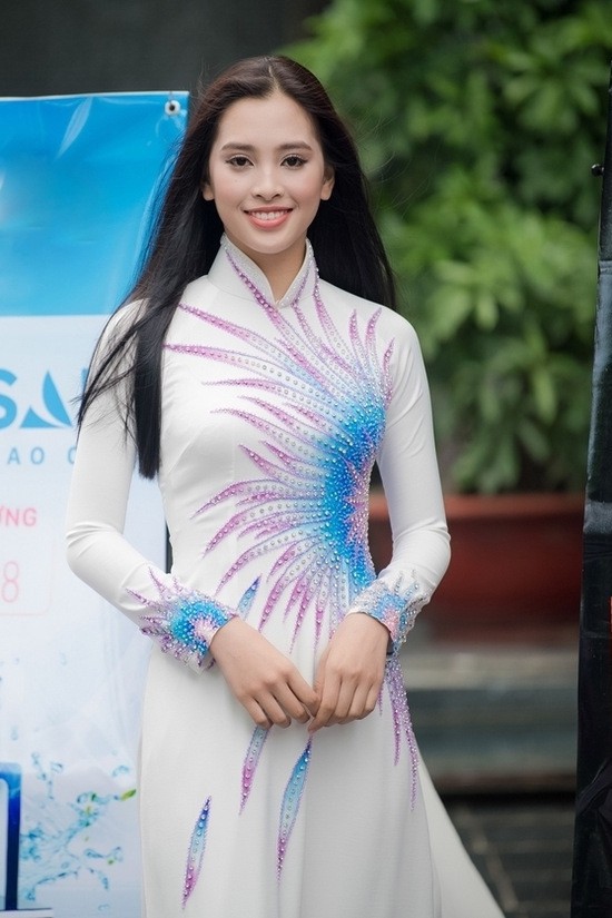 Thế hệ mỹ nhân 10x thi Hoa hậu Việt Nam 2018: Toàn nữ sinh vừa thi tốt nghiệp, xinh đẹp và sở hữu thành tích ấn tượng - Ảnh 11.