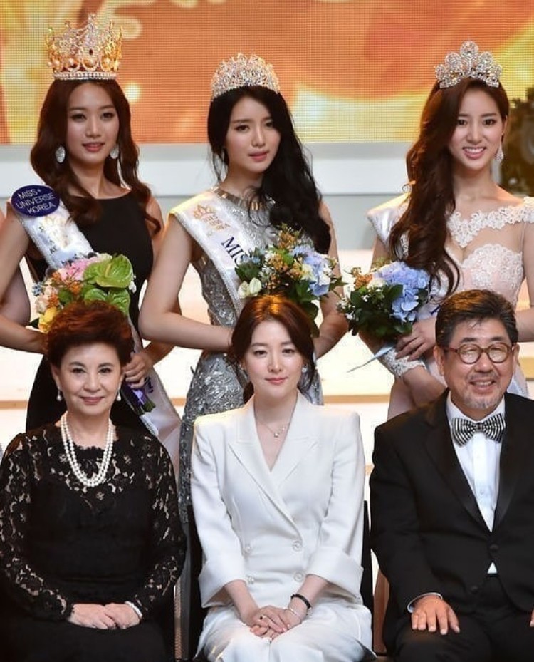 Trớ trêu các cuộc thi sắc đẹp Hàn Quốc: Hoa hậu bị “kẻ ngoài cuộc” lấn át nhan sắc ngay trong đêm đăng quang! - Ảnh 20.
