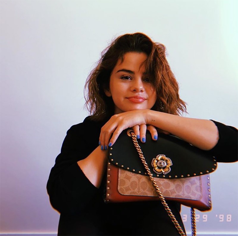 Selena Gomez mắt sưng húp, chúc phúc Justin Bieber và mong điều tốt nhất cho người cũ - Ảnh 2.