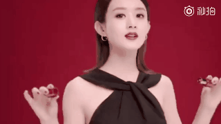 Triệu Lệ Dĩnh lột xác trở nên quyến rũ và gợi cảm khó tin, không còn đơ cứng, vô hồn như trước - Ảnh 4. Triệu Lệ Dĩnh lột xác trở nên quyến rũ và gợi cảm khó tin, không còn đơ cứng, vô hồn như trước - Ảnh 4.