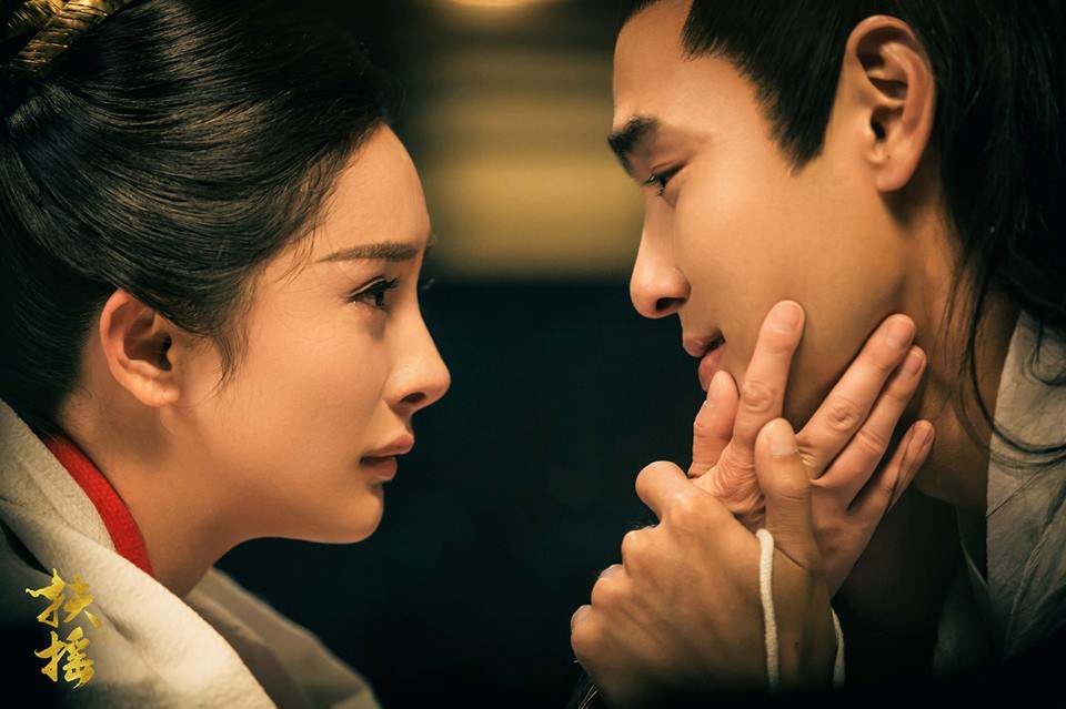 Rơi nước mắt với cảnh thái tử Nguyễn Kinh Thiên vượt bão tuyết đến gặp Dương Mịch - Ảnh 8. Rơi nước mắt với cảnh thái tử Nguyễn Kinh Thiên vượt bão tuyết đến gặp Dương Mịch - Ảnh 8.
