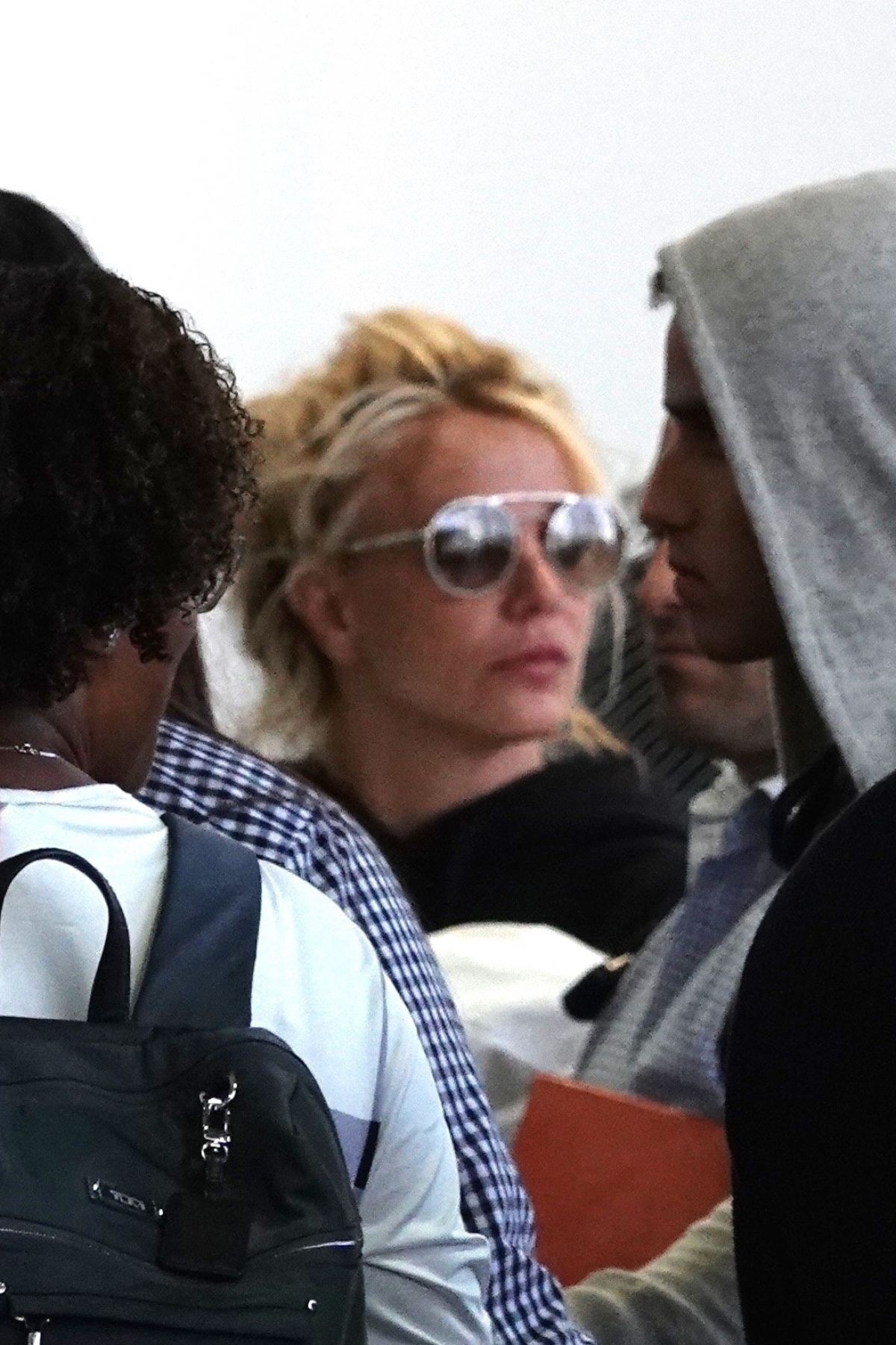 Xuề xòa hết sức ra sân bay, Britney Spears bị netizen Hàn dìm hàng tơi tả - Ảnh 2.