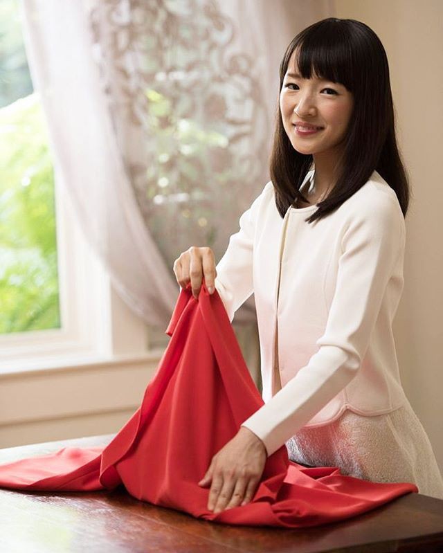 Kondo Marie, hot mom Nhật Bản ngăn nắp nhất và câu chuyện dạy thế giới cách “vứt đồ” hiệu quả - Ảnh 1.