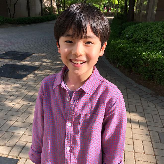 Sao nhí 9 tuổi của Thư ký Kim bỗng trở thành hiện tượng, đã điển trai lại đa tài, chơi piano, múa ba lê điêu luyện - Ảnh 9.