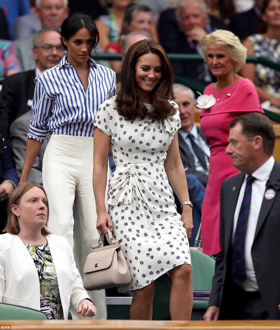Công nương Kate và Meghan “tâm đầu ý hợp” khi lần đầu xuất hiện cùng nhau không có chồng hộ tống - Ảnh 1. Công nương Kate và Meghan “tâm đầu ý hợp” khi lần đầu xuất hiện cùng nhau không có chồng hộ tống - Ảnh 1.