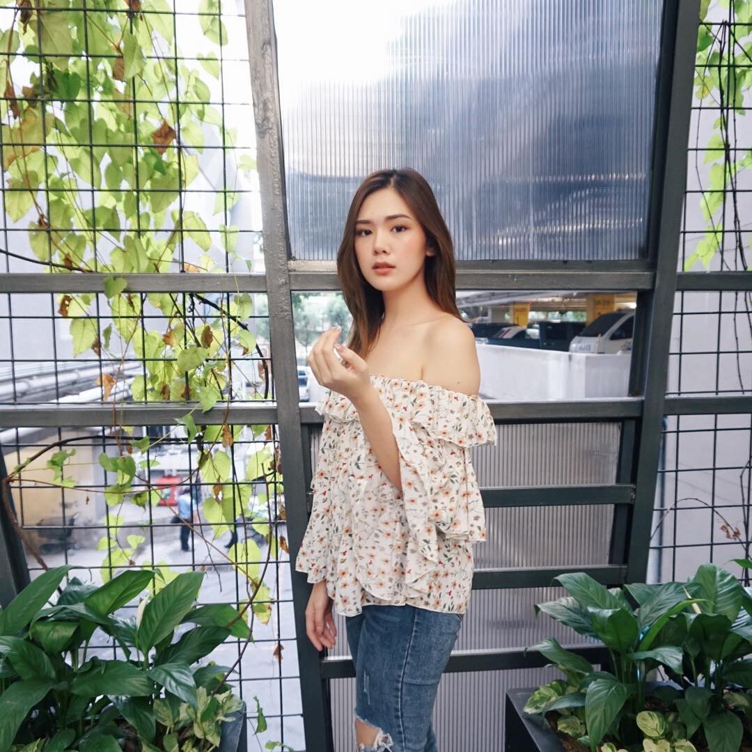 Đừng nghĩ mặc jeans là không điệu được, cứ nhìn các nàng blogger lên đồ cực xinh qua 15 set đồ này sẽ biết ngay - Ảnh 8.