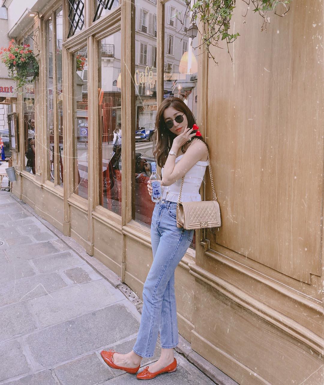 Đừng nghĩ mặc jeans là không điệu được, cứ nhìn các nàng blogger lên đồ cực xinh qua 15 set đồ này sẽ biết ngay - Ảnh 9.