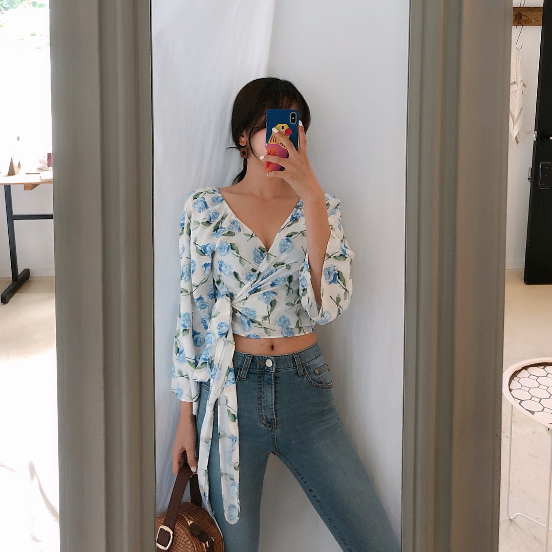 Đừng nghĩ mặc jeans là không điệu được, cứ nhìn các nàng blogger lên đồ cực xinh qua 15 set đồ này sẽ biết ngay - Ảnh 6.