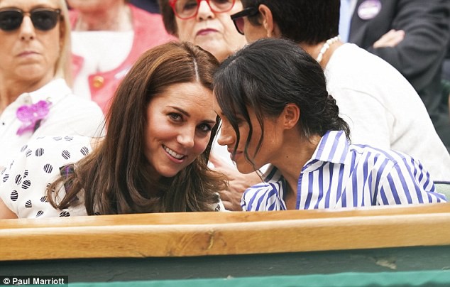 Kate và Meghan xuất hiện cùng nhau mà không có chồng, chuyên gia ngôn ngữ cơ thể phát hiện điểm đặc biệt trong mối quan hệ chị em dâu - Ảnh 4.