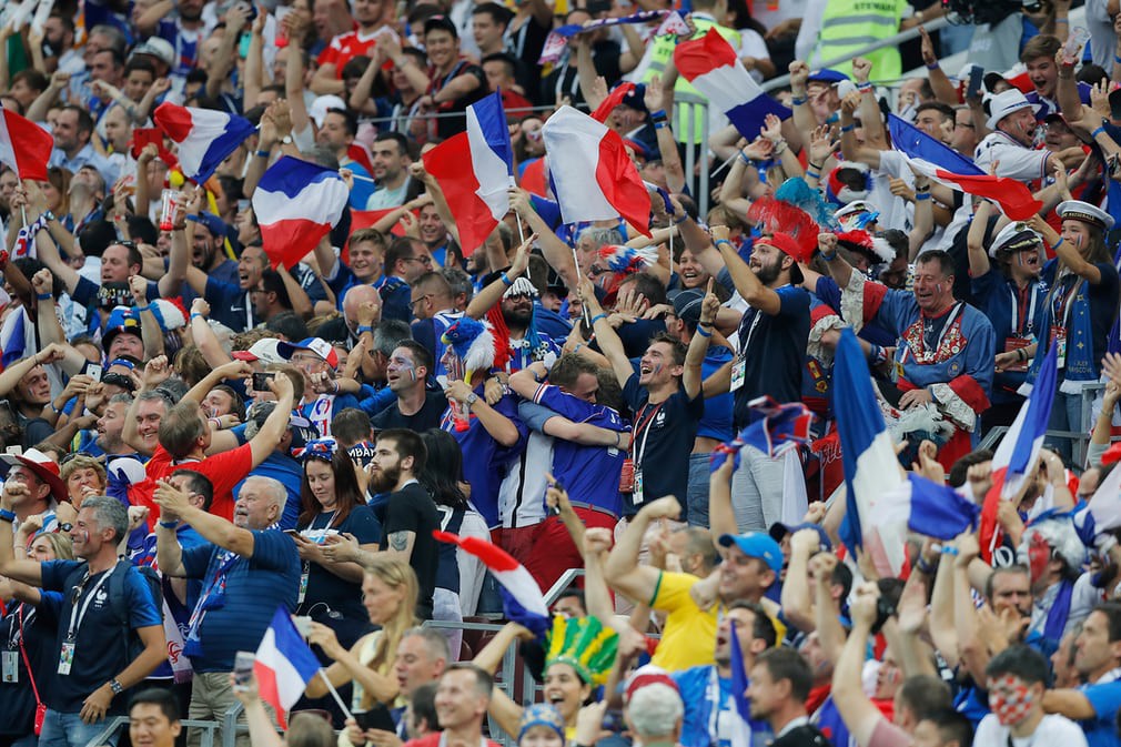Cơn mưa như trút sau trận chung kết World Cup 2018: Người Pháp vỡ òa vì hạnh phúc, dân Croatia buồn càng thêm buồn - Ảnh 6.