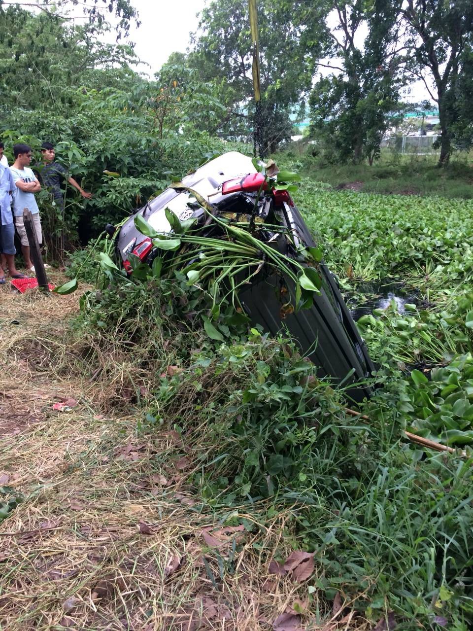 TP.HCM: Không có bằng lái điều khiển ô tô 7 chỗ, người đàn ông trung niên tông chết người rồi lao xuống kênh - Ảnh 3.