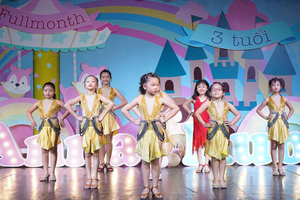 Vợ chồng Khánh Thi - Phan Hiển thuê khách sạn sang trọng, mở tiệc hoành tráng để mừng hai con yêu - Ảnh 7. Vợ chồng Khánh Thi - Phan Hiển thuê khách sạn sang trọng, mở tiệc hoành tráng để mừng hai con yêu - Ảnh 7.