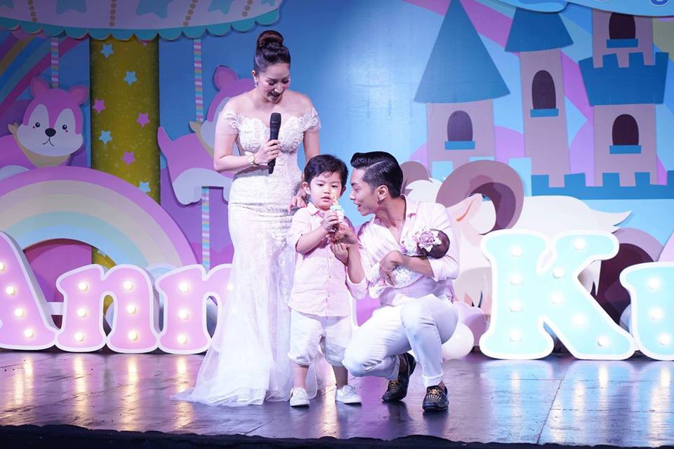 Vợ chồng Khánh Thi - Phan Hiển thuê khách sạn sang trọng, mở tiệc hoành tráng để mừng hai con yêu - Ảnh 9. Vợ chồng Khánh Thi - Phan Hiển thuê khách sạn sang trọng, mở tiệc hoành tráng để mừng hai con yêu - Ảnh 9.