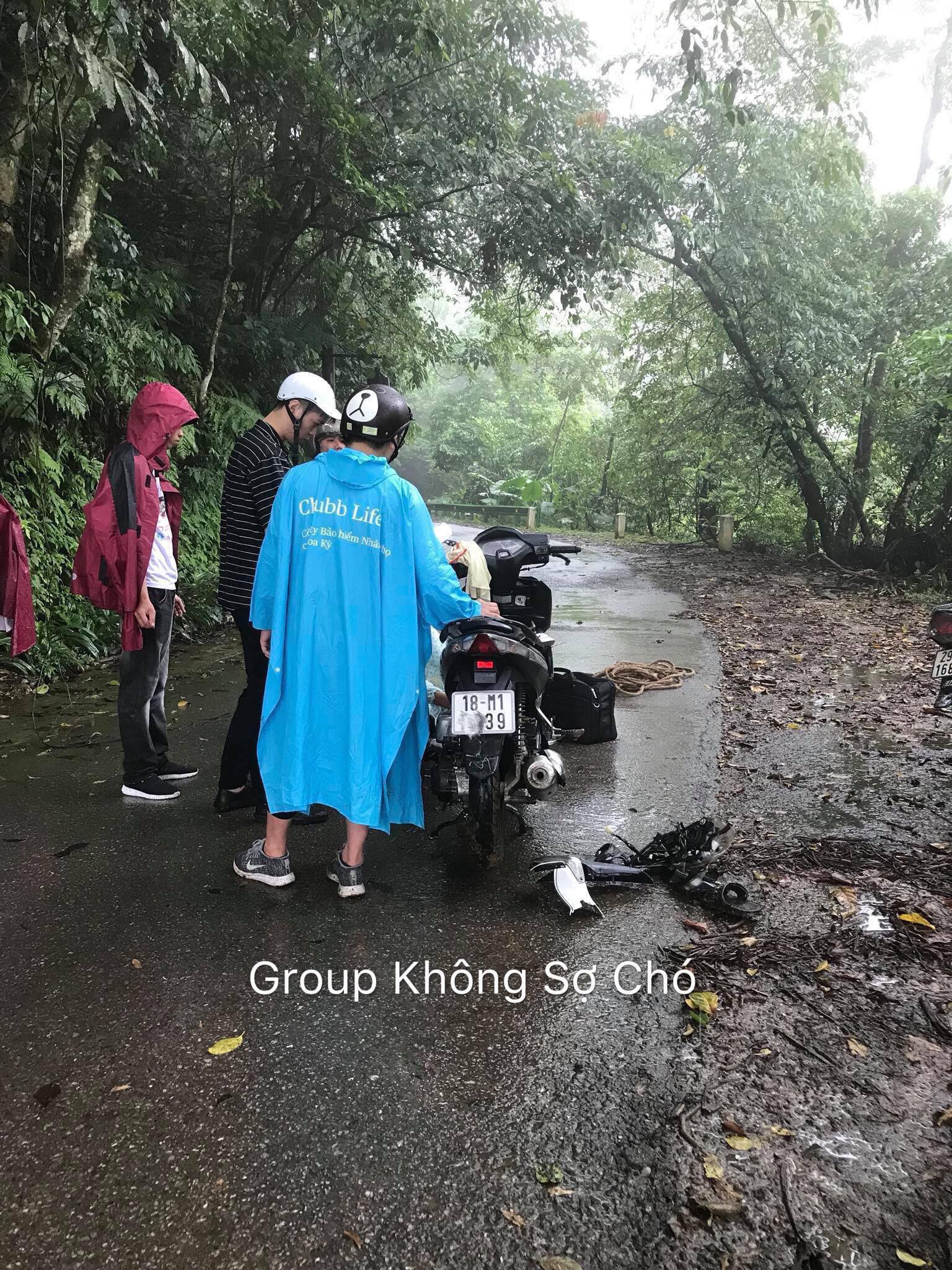 Xe ga mất phanh khi đang đổ đèo ở Ba Vì, đôi bạn trẻ liều mình lao vào gốc cây để thoát nạn - Ảnh 4.