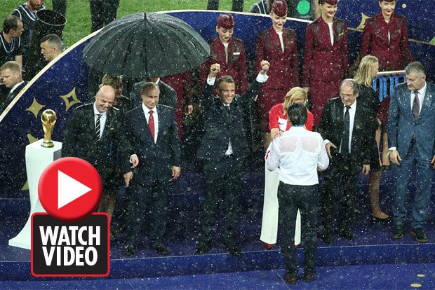 Những khoảnh khắc hài hước không thể nào quên của các vị nguyên thủ quốc gia trong trận Chung kết World Cup 2018 - Ảnh 15.