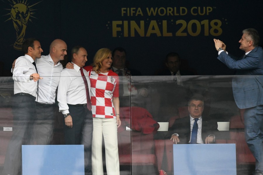 Những khoảnh khắc hài hước không thể nào quên của các vị nguyên thủ quốc gia trong trận Chung kết World Cup 2018 - Ảnh 7.