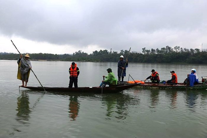 Nghệ An: Hai vợ chồng đánh cá mất tích trên sông sau trận mưa lớn - Ảnh 1.