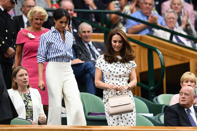 Trang phục của Meghan Markle tại Wimbledon 2018 hóa ra lại là ẩn ý lãng mạn giữa cô và Hoàng tử Harry - Ảnh 2.