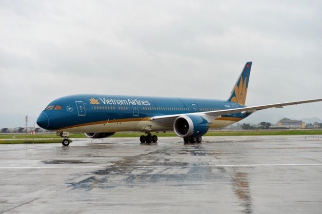 Ảnh hưởng của bão Sơn Tinh, hàng loạt chuyến bay bị hủy và hoãn tại sân bay Vinh - Ảnh 1.
