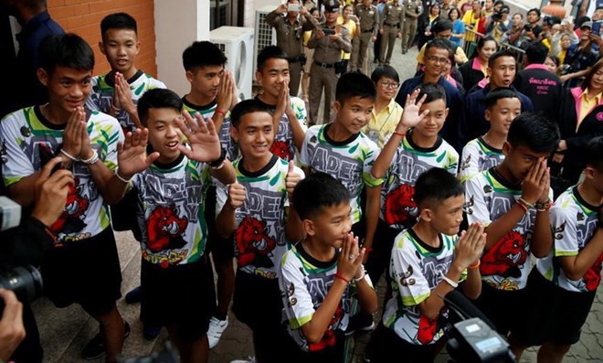 Thành viên đội bóng thiếu niên Thái Lan xuất hiện trước công chúng - Ảnh 1.