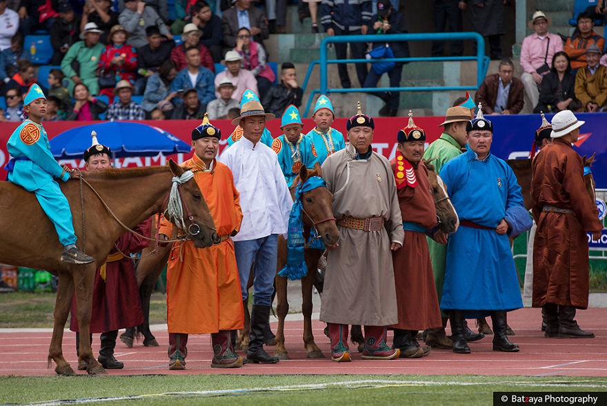 Chùm ảnh tuyệt đẹp về lễ hội Naadam đầy màu sắc của người dân Mông Cổ - Ảnh 22.